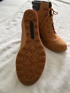 Timberland Brown and Black Women's Box Label